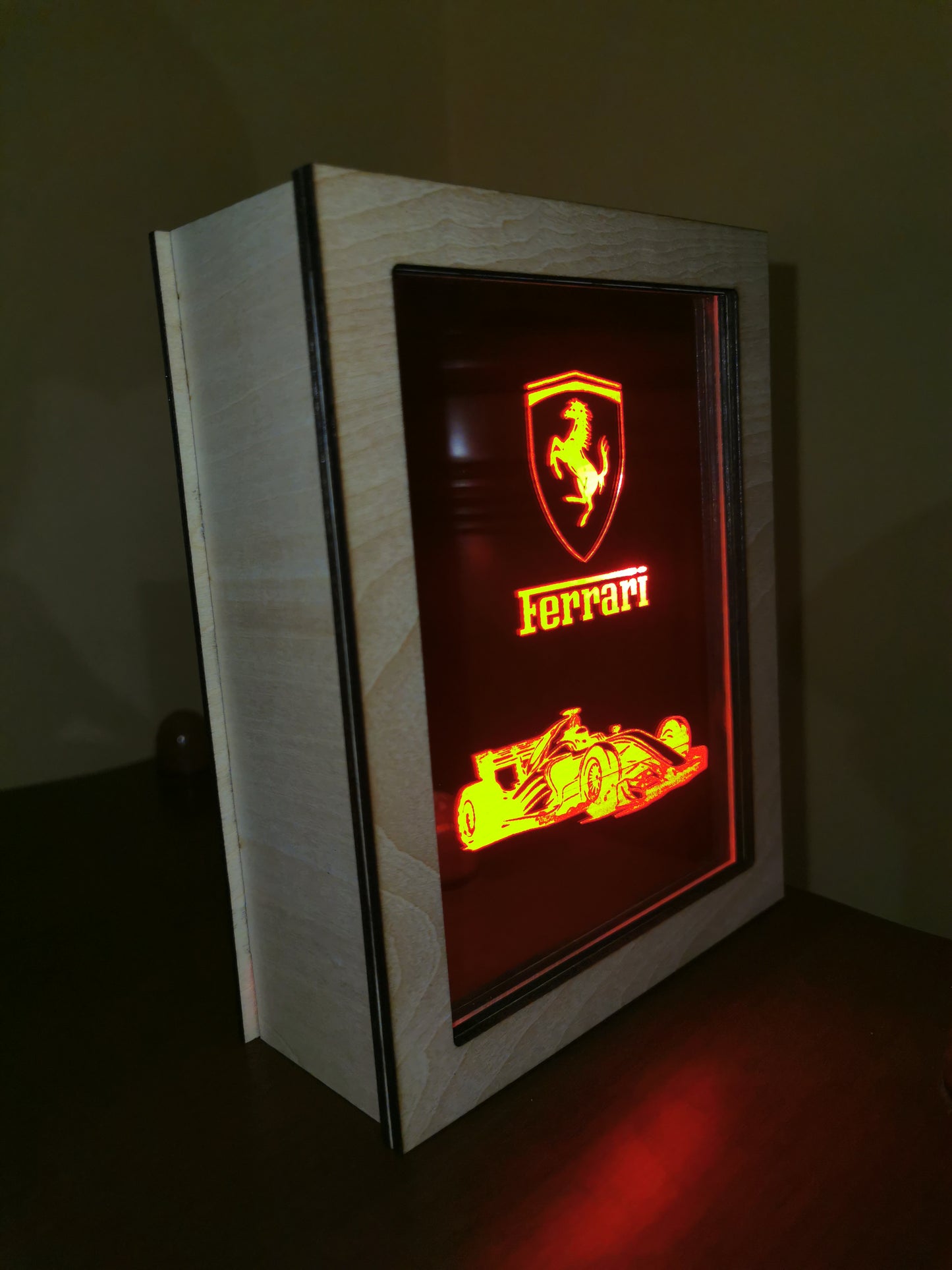 Lampada decorativa su specchio incassonata in legno