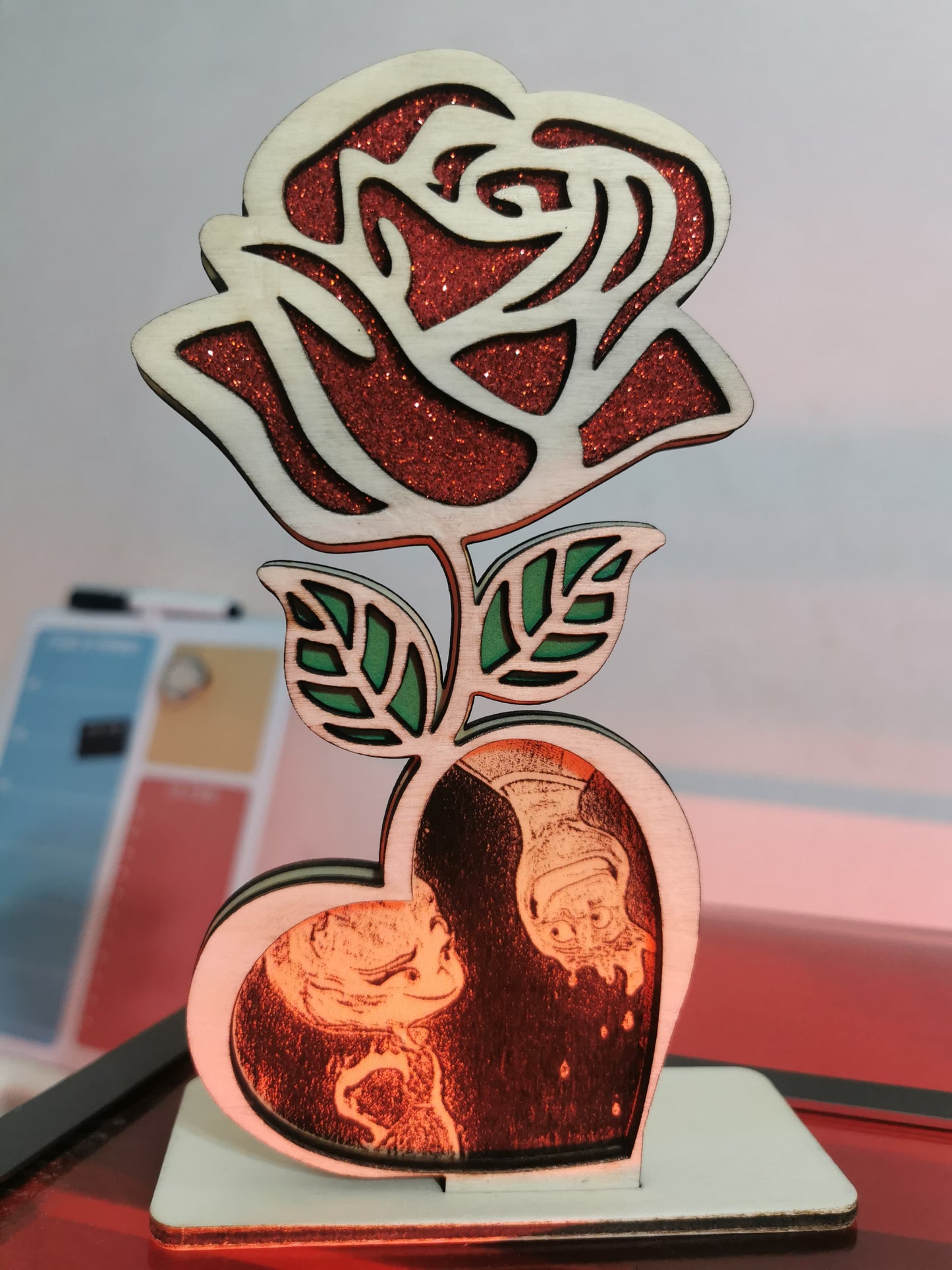Rosa incisa con dedica